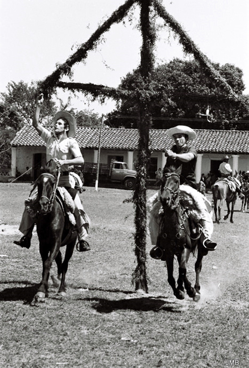 AÑO 1976 - BLANCO Y NEGRO - VIDA CAMPESINA EN PARAGUAY (JOSÉ MARÍA BLANCH)